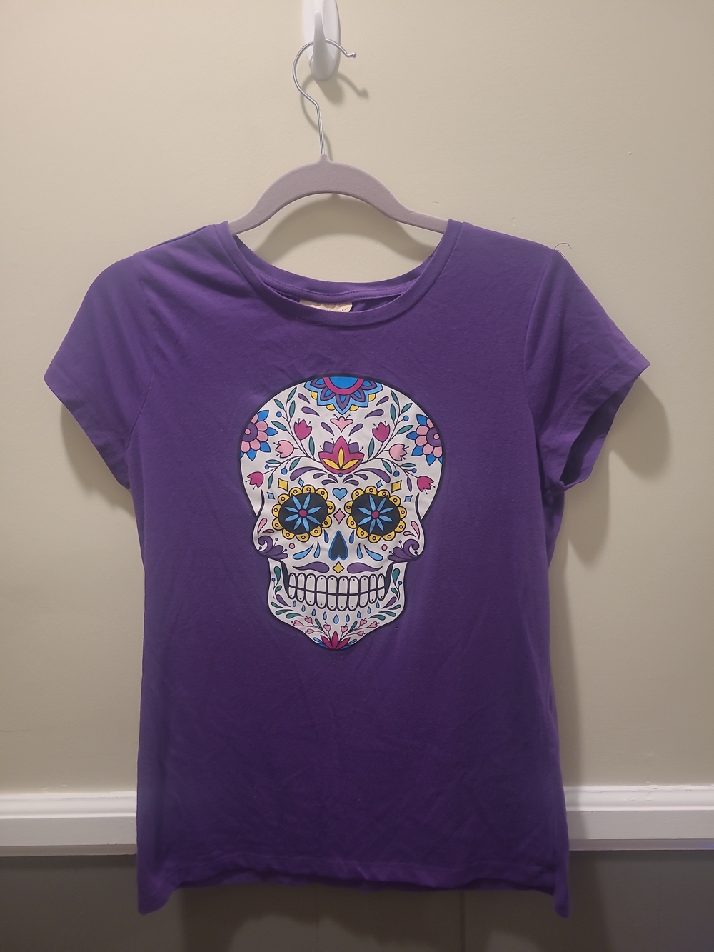 Bobbie Brooks Shirt Womens Medium M Purple Sugar Skull Short Sleeve Stretch